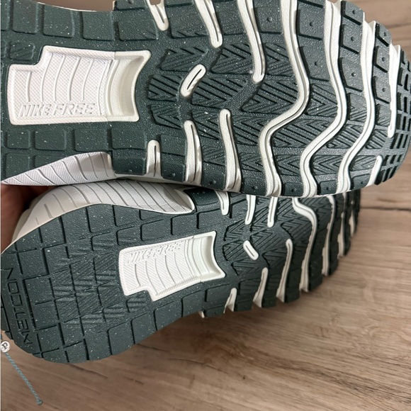 Nike free metcon 6 - vintage green size 8 and 10 new in box - Picture 8 of 10